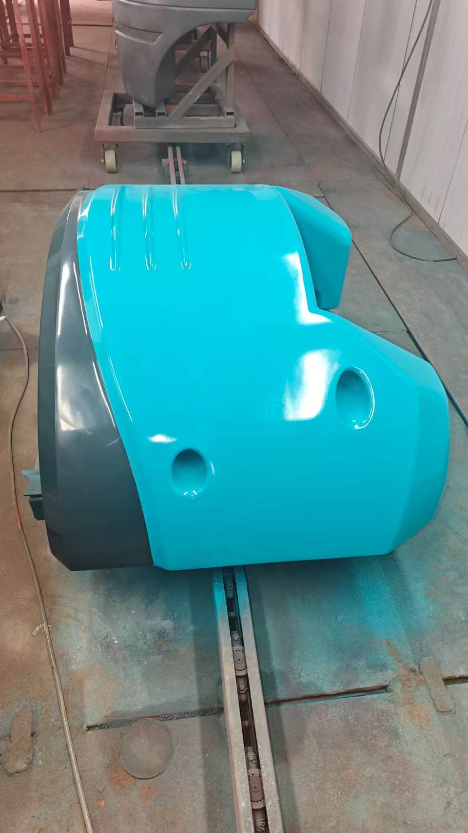 Original cast HT200 counterweight for a 14 m articulated boom lift