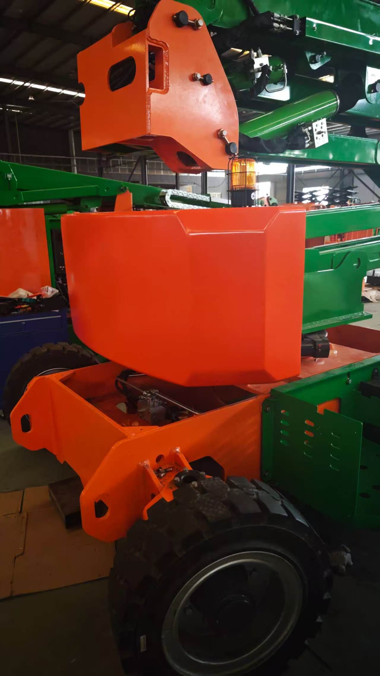 Welded composite counterweight for a 16 m straight boom lift