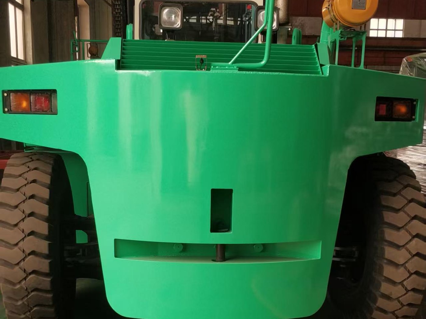 Welded composite counterweight fitted to a 28-tonne forklift