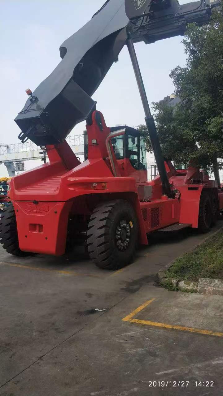 Welded steel counterweight for cranes